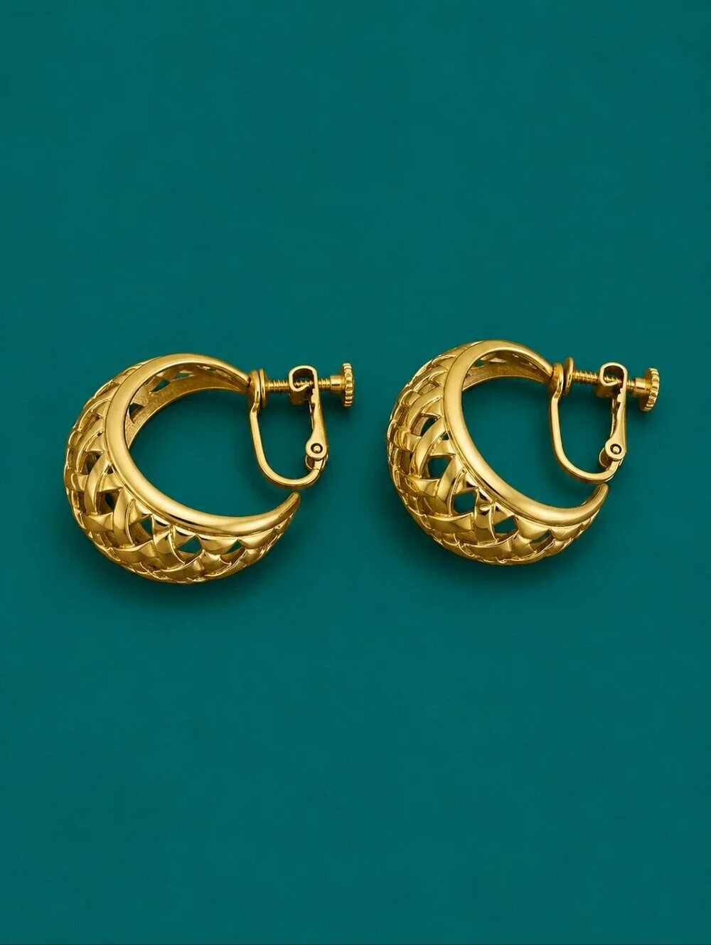 VTG NAPIER Goldtone Basketweave Chunky Hoop Clip-on Earrings
